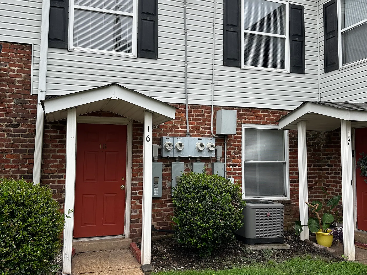 2 bed, 780 sqft, $1,425 — Photo 1
