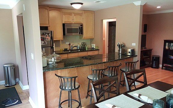 3rd image of 810 N Chicago Ave #810