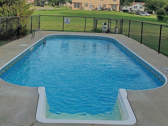 4th image of 433 N Bluegrass Dr APT 2