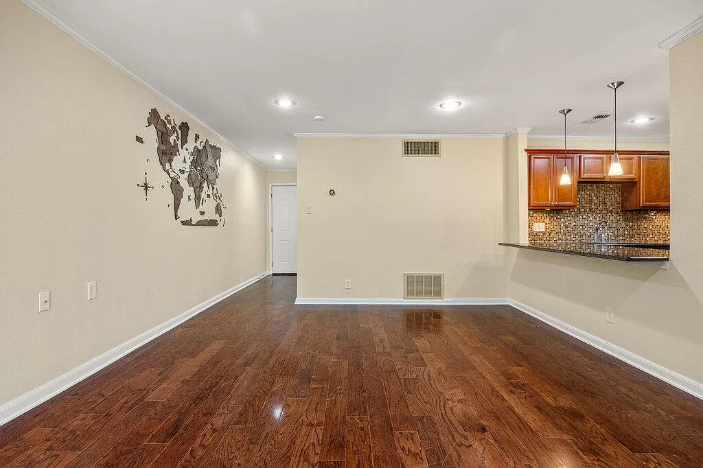 100 Lorenz Rd — Photo 4