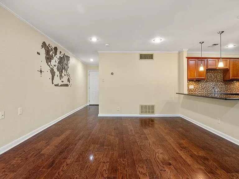 100 Lorenz Rd — Photo 4