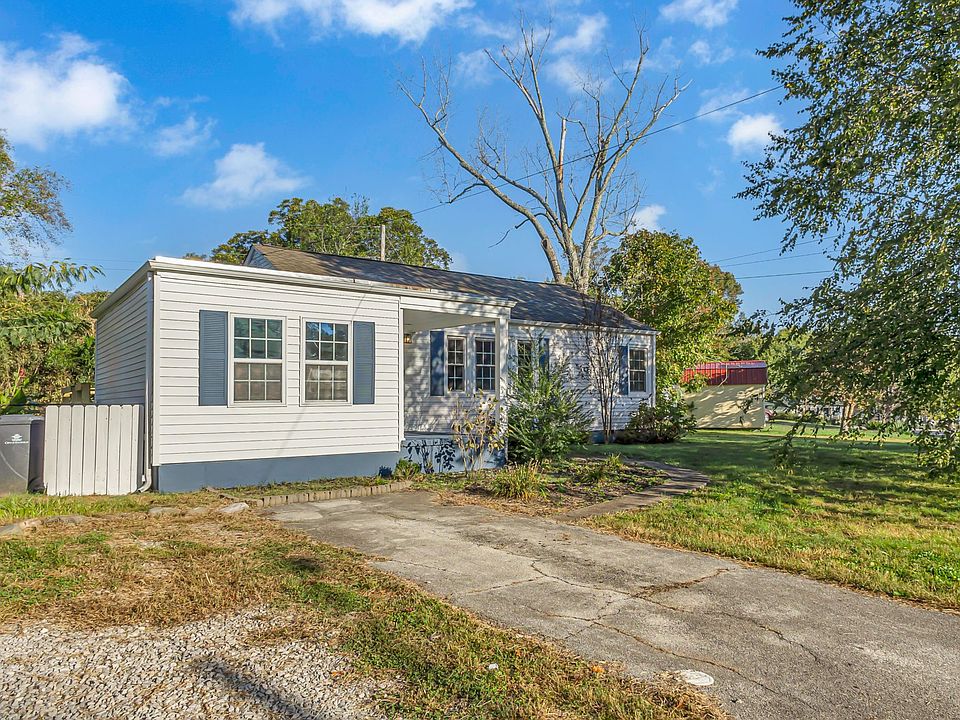 1st image of 303 Canterbury Dr
