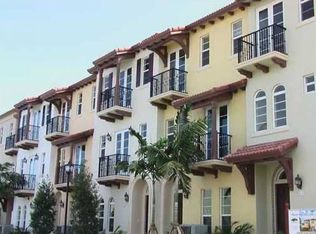 24 Via Floresta Dr, Boca Raton, FL 33487