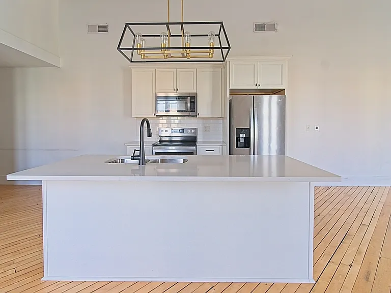 1 E Main St #302 — Photo 6