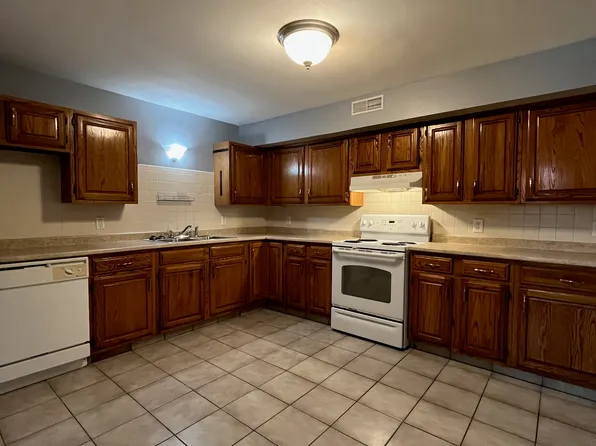 120 15th St APT 4, Fall River, MA 02723