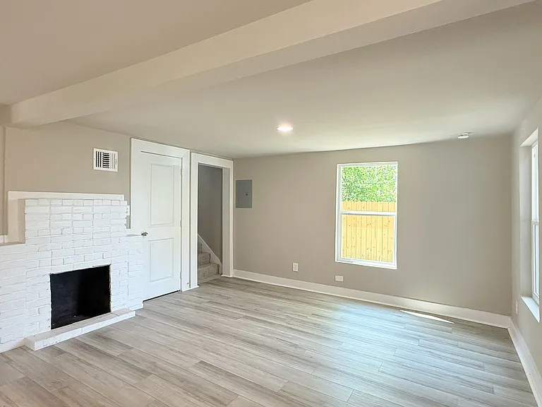 312 Avondale Ave — Photo 4