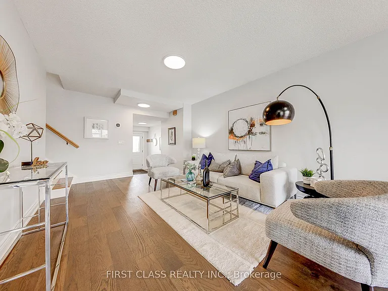 85 Madsen Cres — Photo 12