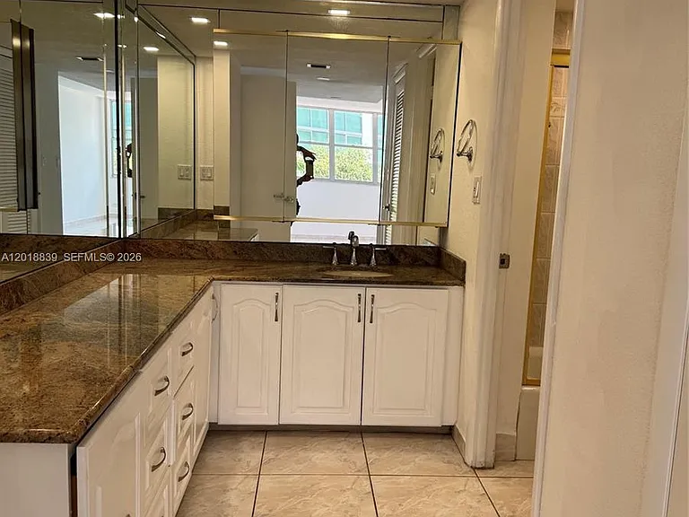 6039 Collins Ave #537 — Photo 12