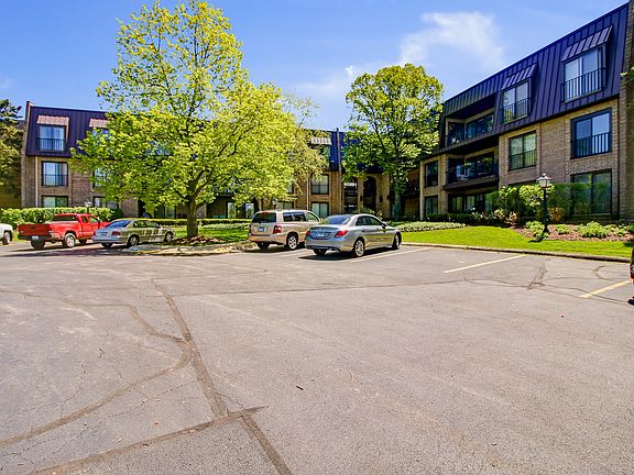 2nd image of 2 Court Of Harborside APT 101