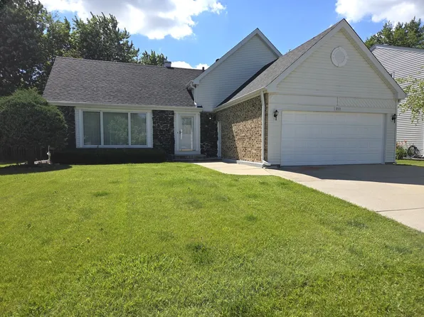 212 N Walnut Ln, Schaumburg, IL 60194