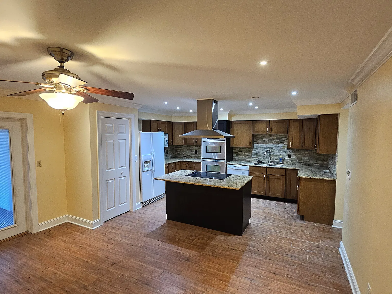 3 bed, 2.5 bath, 1776 sqft, $2,500 — Photo 4