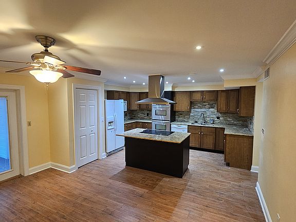 4th image of 10018 N 52nd St