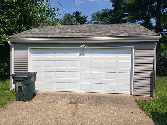 3rd image of 318 Manchester Dr