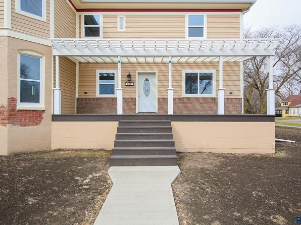 111 N 6th St, Beresford, SD 57004