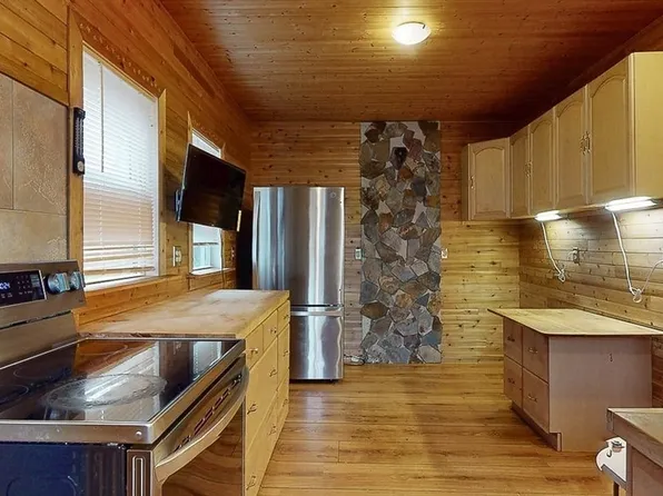 86 Saint Nicholas Ave, Worcester, MA 01606