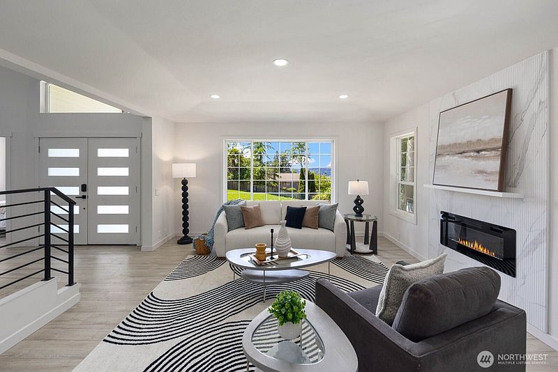3rd image of 902 18th Street