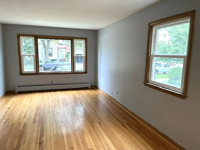 2 bed, 900 sqft, $1,600 — Photo 2