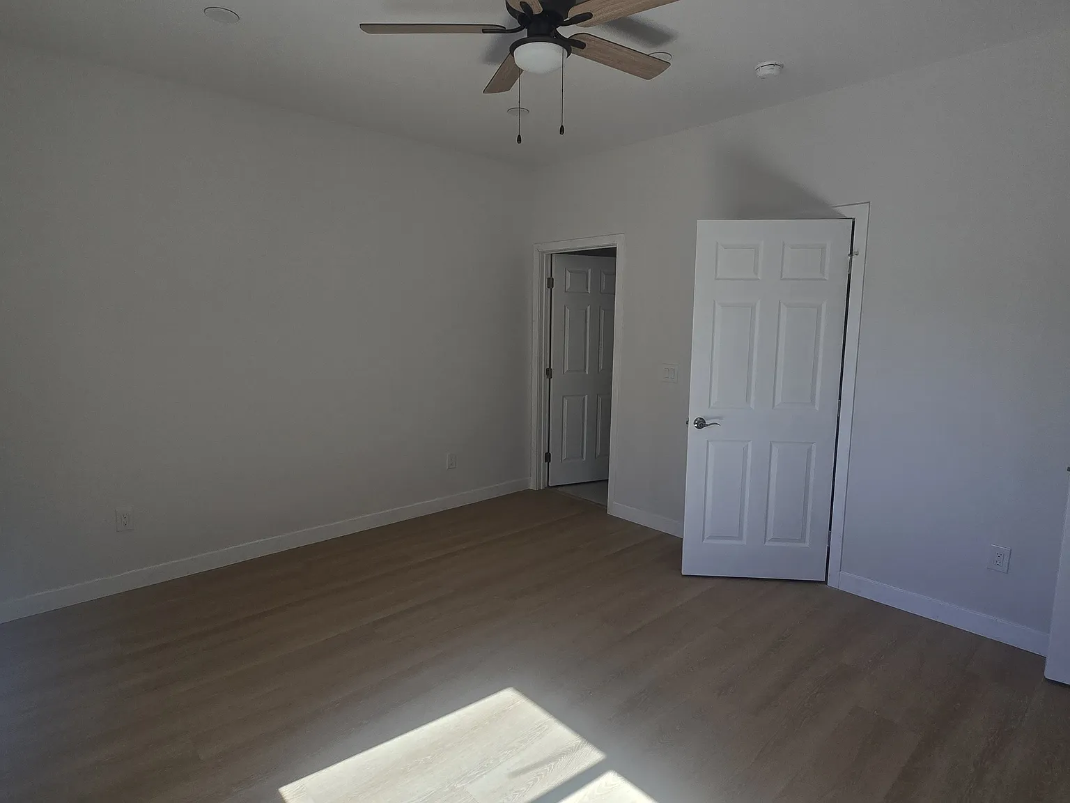 2 bed, 2.5 bath, 966 sqft, $3,500 — Photo 2