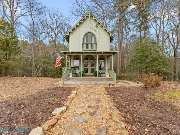 23 Park Pl, Irvington, VA 22480