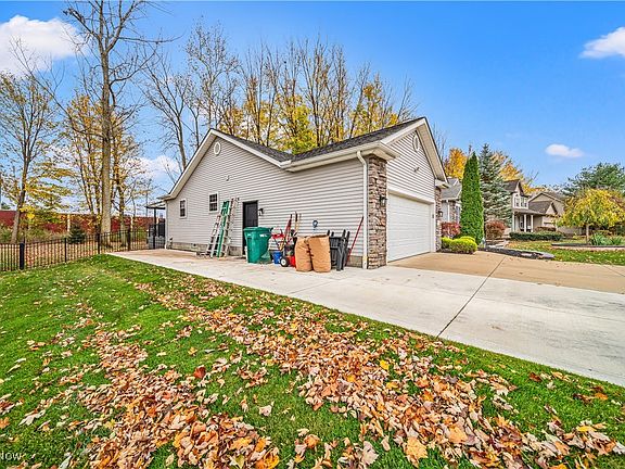 3rd image of 5692 Primavera Dr