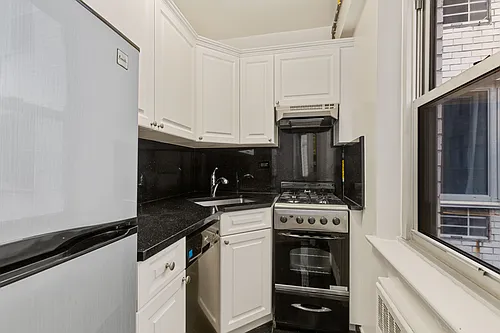 300 E 46th St #3K Photo 1