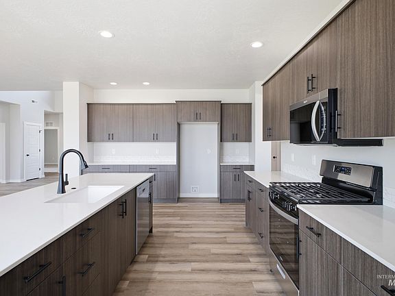5th image of 15292 Patriot Ave