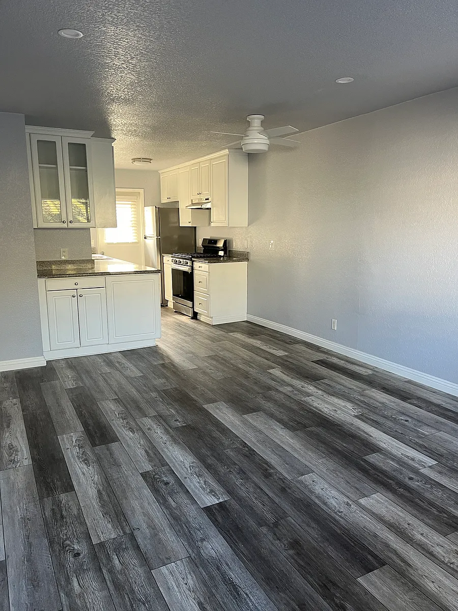 Building Photo - 1124 Molino Ave #5