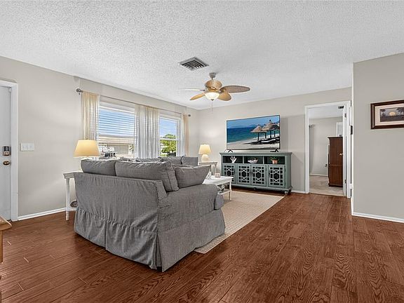 5th image of 4215 Pandora Rd