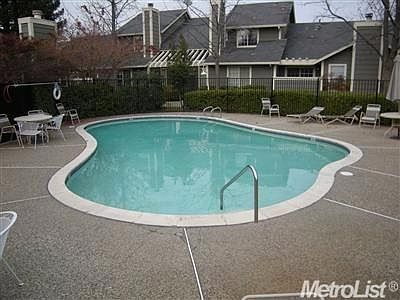 2nd image of 127 Pierpoint Cir