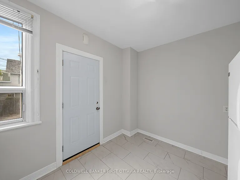176 Rochester St — Photo 15