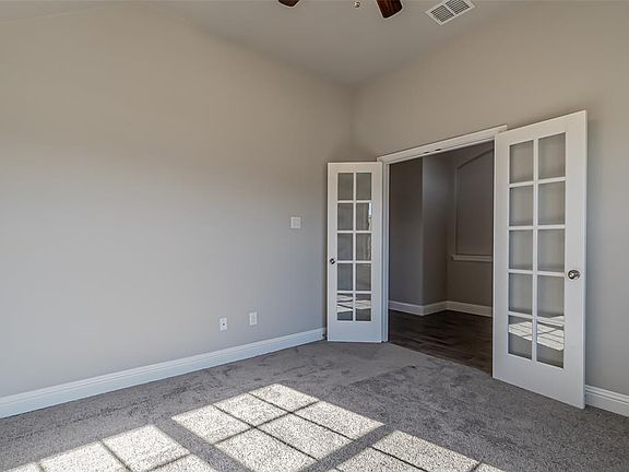 4th image of 422 Oleander Dr