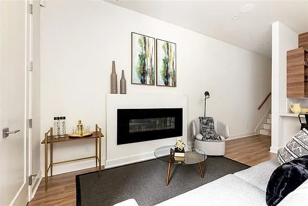 1910 Park Ave — Photo 17