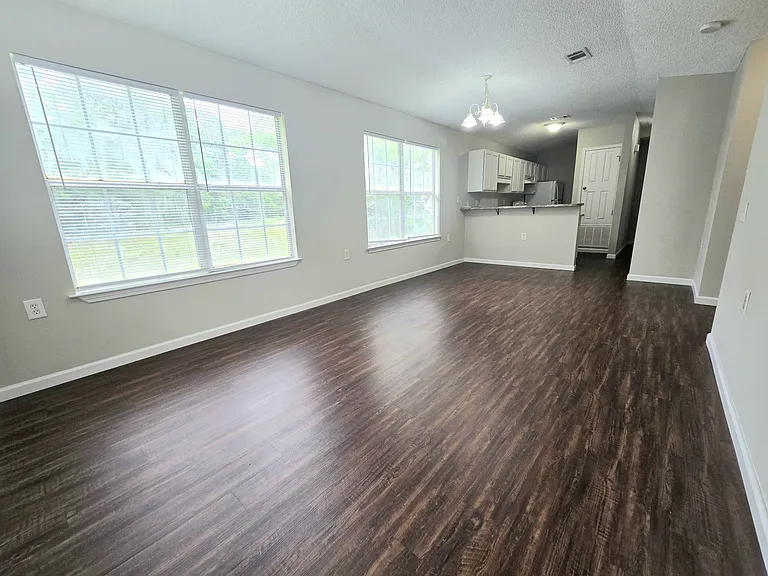 9692 Cobblebrook Dr — Photo 3