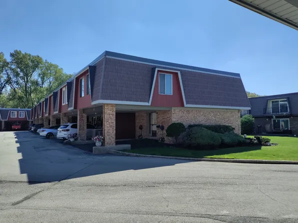 27 Cour De La Reine #27, Palos Hills, IL 60465