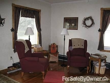 2nd image of 1077 Mulberry St