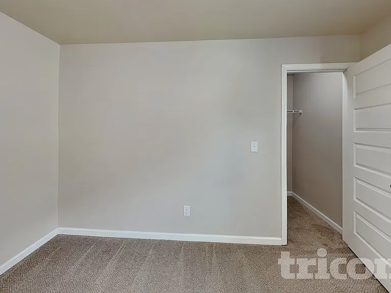 1095 Lear Dr — Photo 12