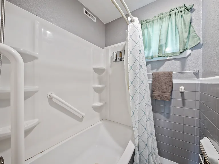 4534 Kosarek Dr — Photo 16