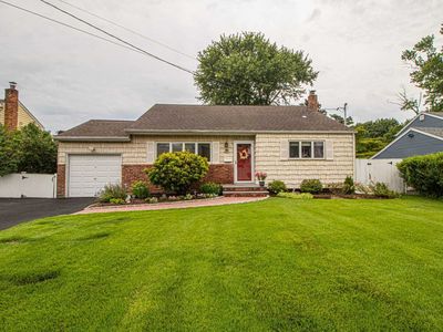 36 Cortelyou St E, Huntington Station, NY, 11746
