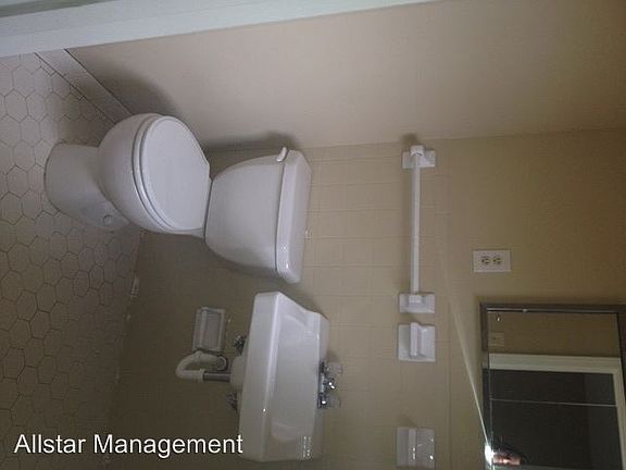 3rd image of 7668 Southaven Cir W