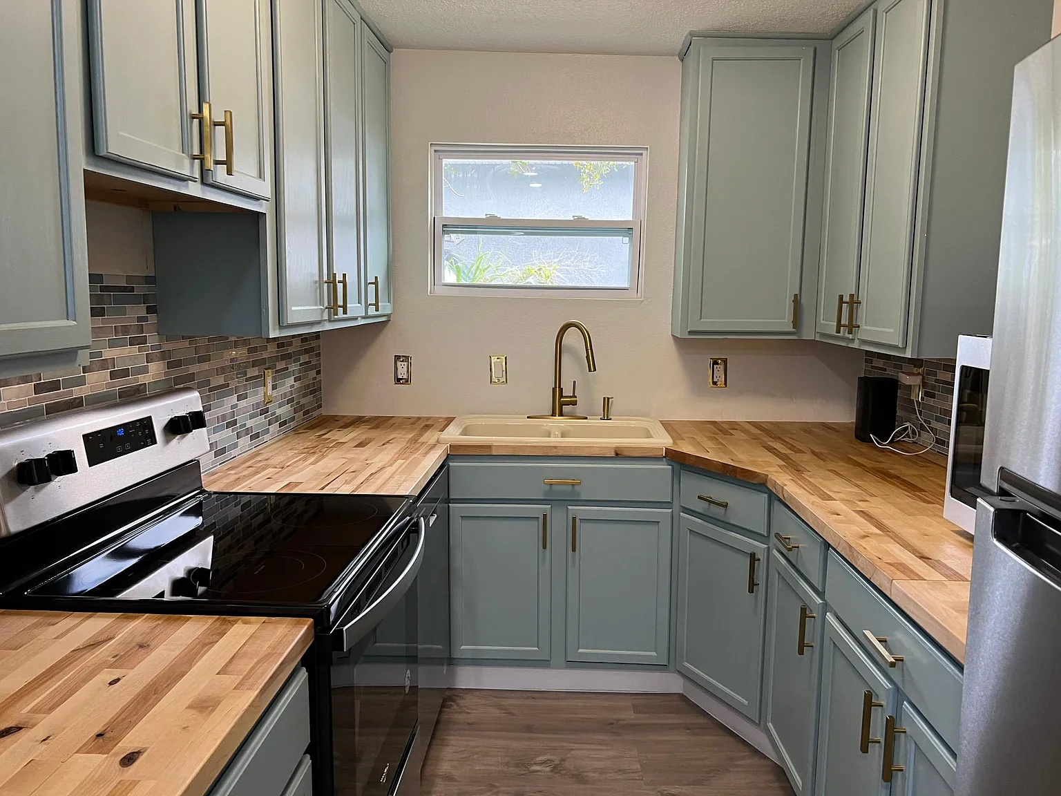 2 bed, 1008 sqft, $1,900 — Photo 3