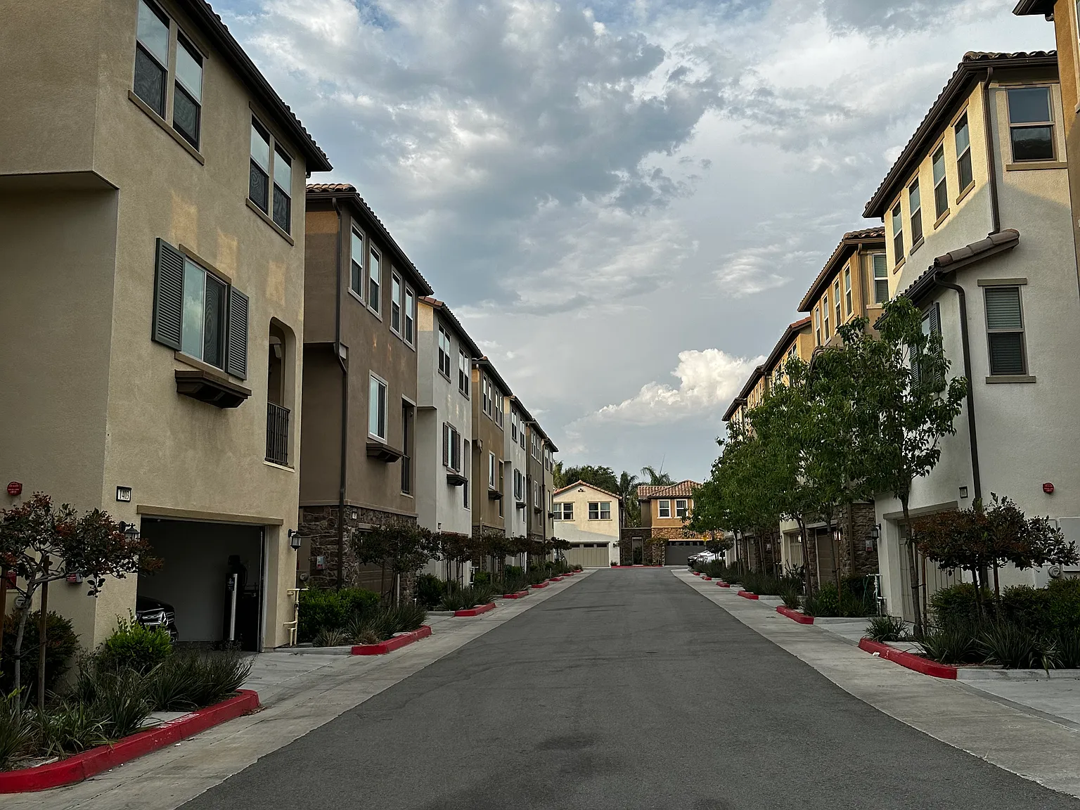3 bed, 2144 sqft, $3,500 — Photo 2
