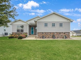 1000 Juniper Dr, Carlisle, IA 50047