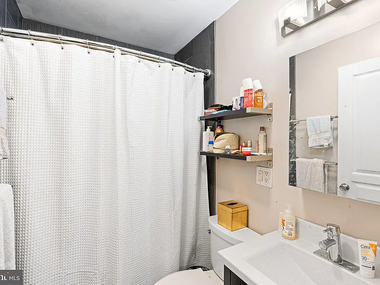 1832 Green St #2F — Photo 9