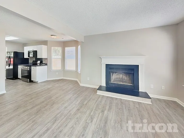 11136 White Stag Dr — Photo 3