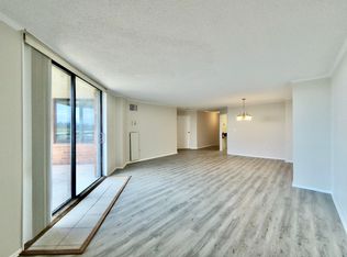 915 Harmon Cv, Secaucus, NJ 07094