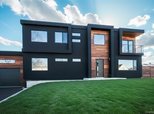 1 Short Lane, Levittown, NY 11756