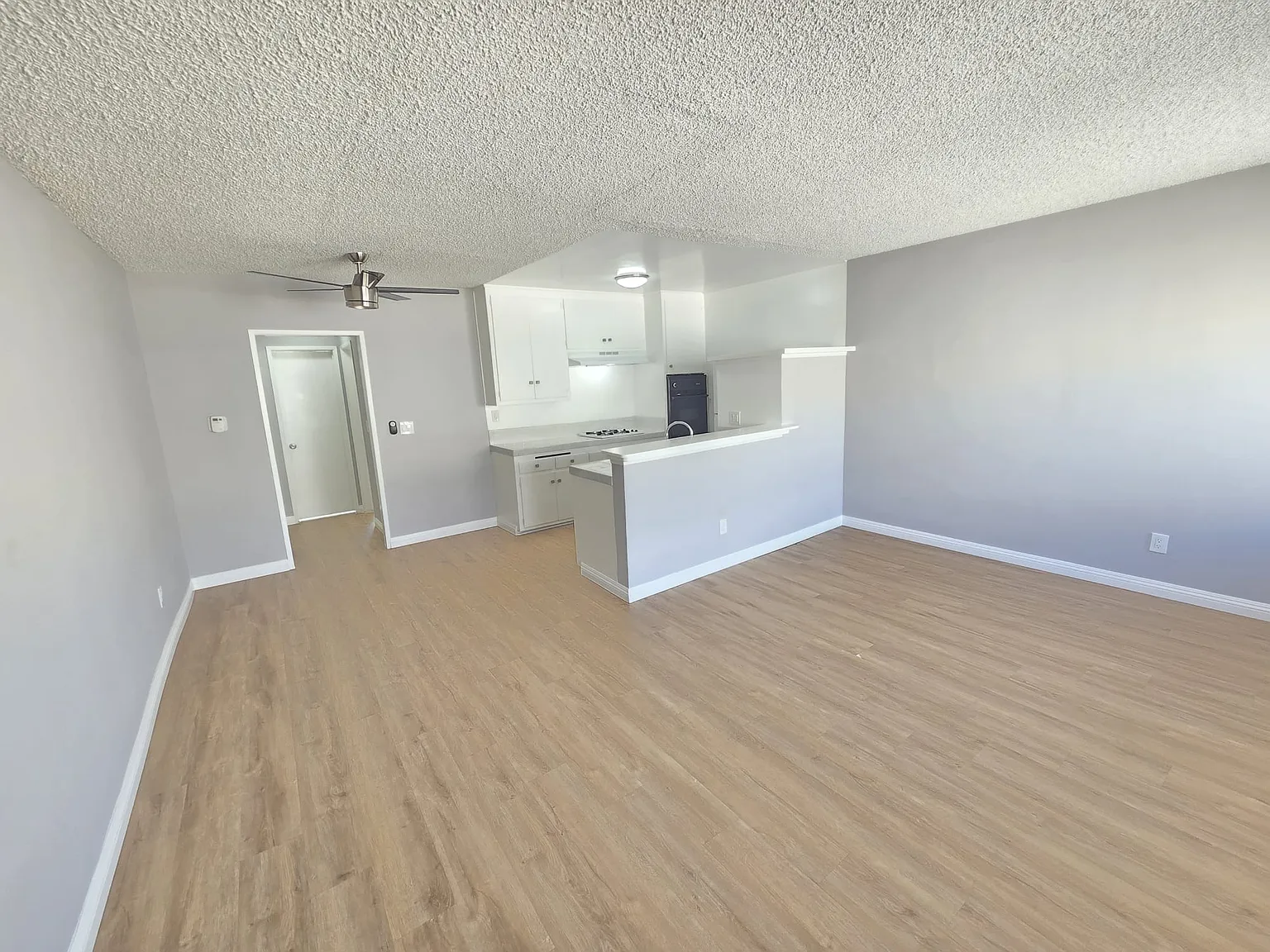 13961 Oxnard — Photo 2