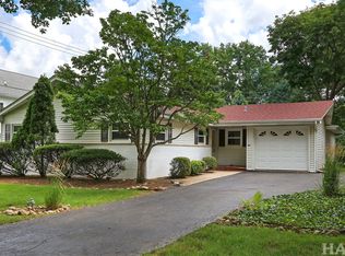 861 Beach Pl, Mundelein, IL