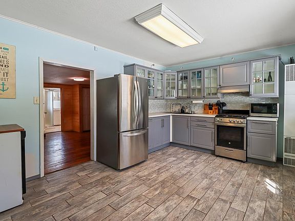 5th image of 66075 Rooster Rd