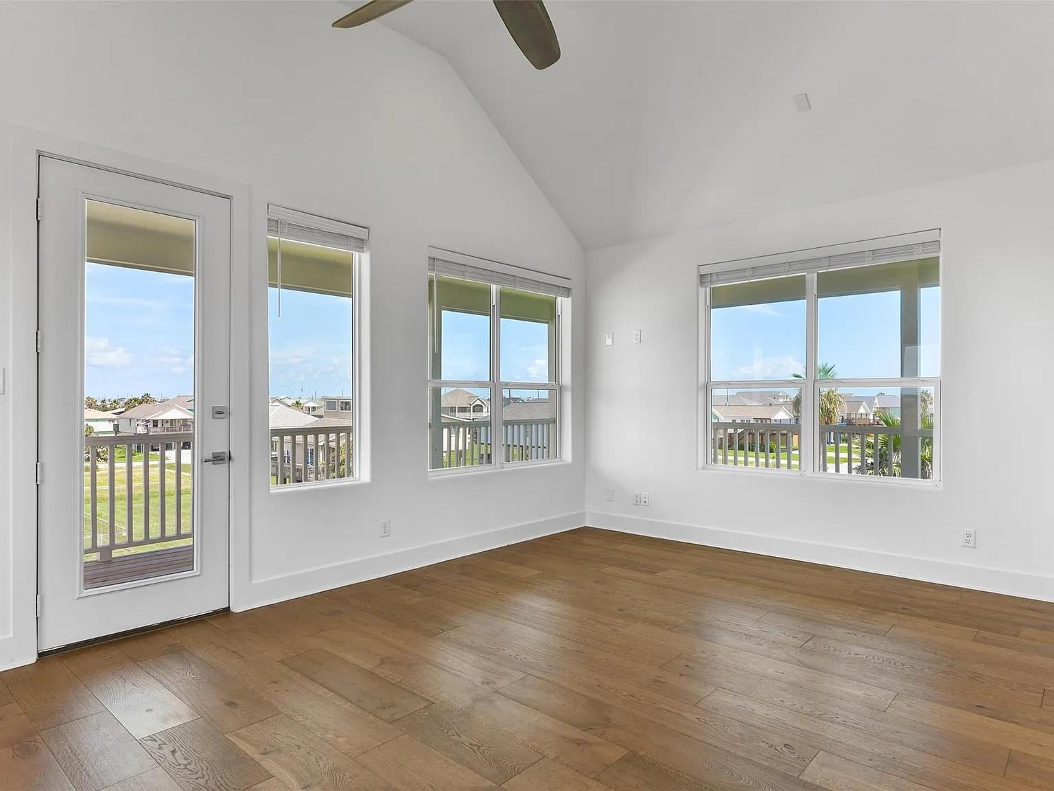 4 bed, 3.0 bath, 1582 sqft, $3,500 — Photo 2